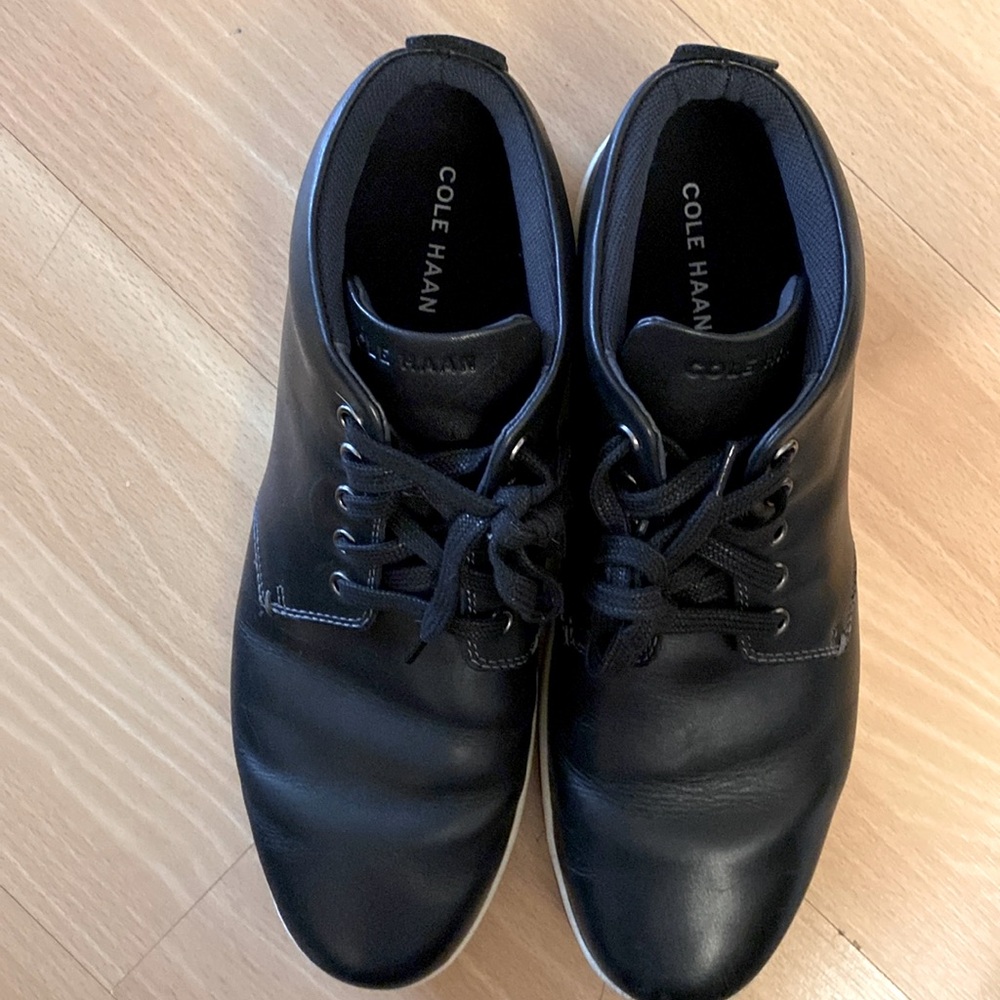 COLE HAAN~ MENS Size: 11 Dress/Casual Leather Shoes~ Minor Scuff Mark (USED)